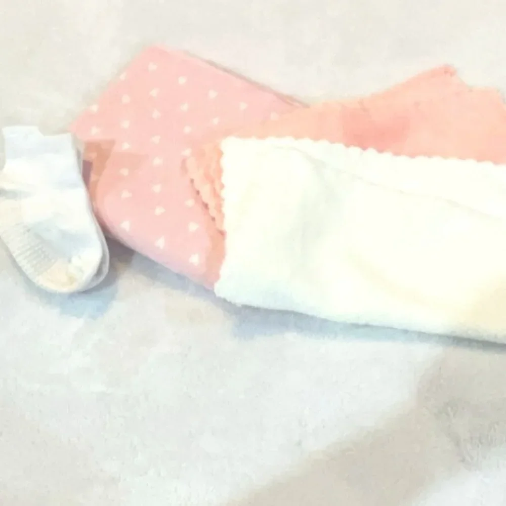 4 Piece Baby Set - Includes Swaddle 26x26 2 Softest Towels and White Socks! NWOT